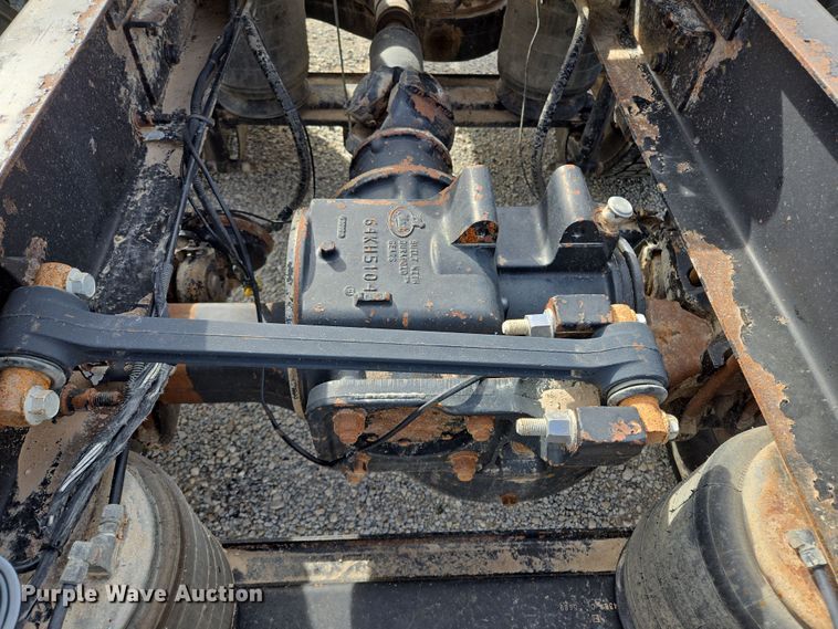 image for item ED2501 2005 Mack CH613 semi truck