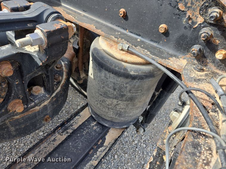 image for item ED2501 2005 Mack CH613 semi truck