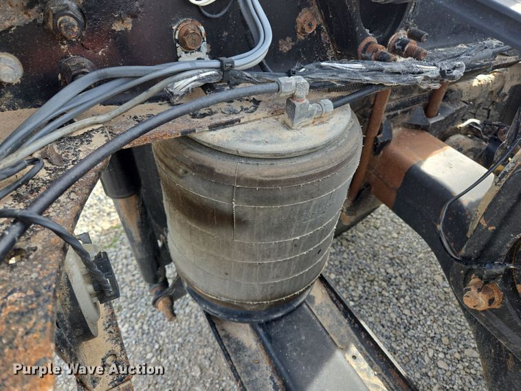 image for item ED2501 2005 Mack CH613 semi truck