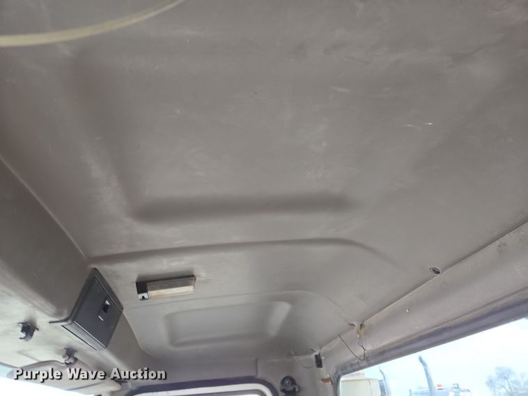 image for item ED2501 2005 Mack CH613 semi truck