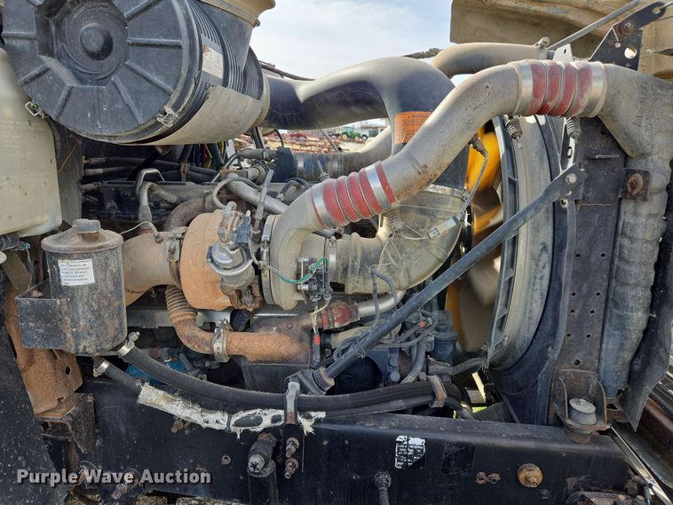 image for item ED2501 2005 Mack CH613 semi truck