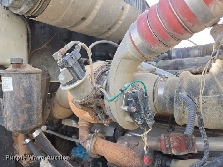 image for item ED2501 2005 Mack CH613 semi truck