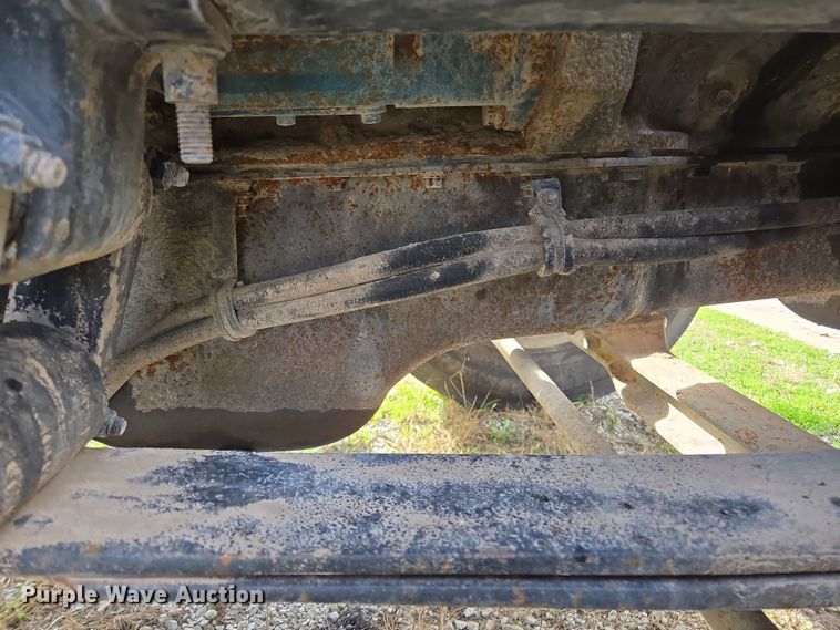 image for item ED2501 2005 Mack CH613 semi truck