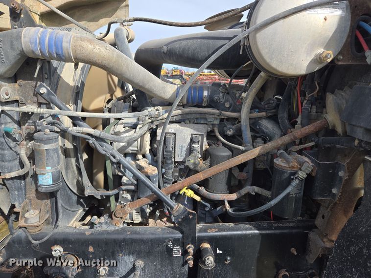 image for item ED2501 2005 Mack CH613 semi truck