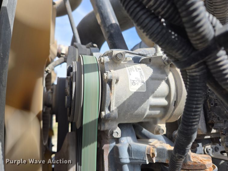 image for item ED2501 2005 Mack CH613 semi truck