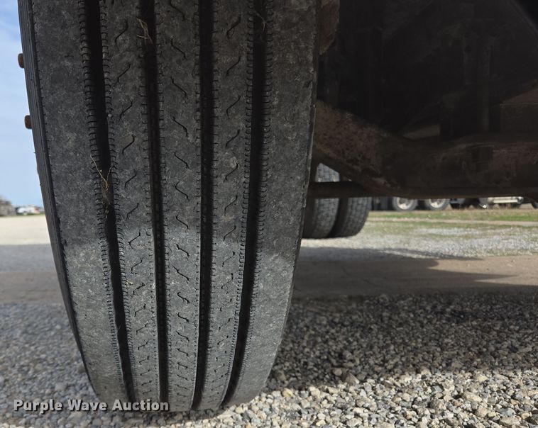 image for item ED2501 2005 Mack CH613 semi truck