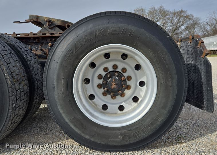 image for item ED2501 2005 Mack CH613 semi truck