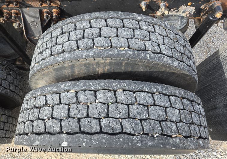 image for item ED2501 2005 Mack CH613 semi truck