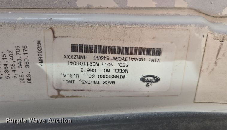 image for item ED2501 2005 Mack CH613 semi truck