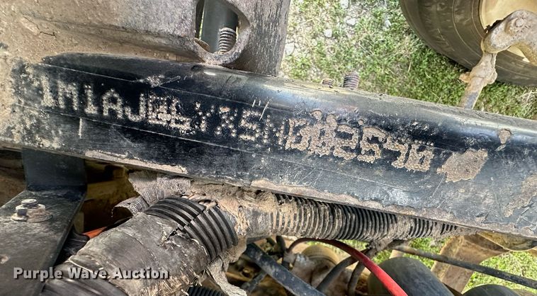 image for item ED2501 2005 Mack CH613 semi truck