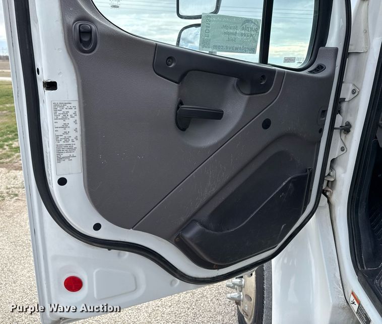 image for item ED4133 2020 Freightliner Business Class M2 box truck