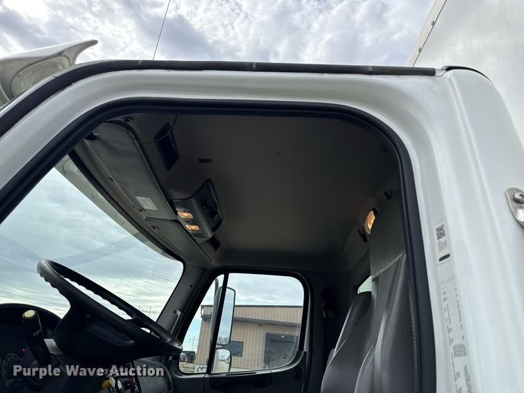image for item ED4133 2020 Freightliner Business Class M2 box truck
