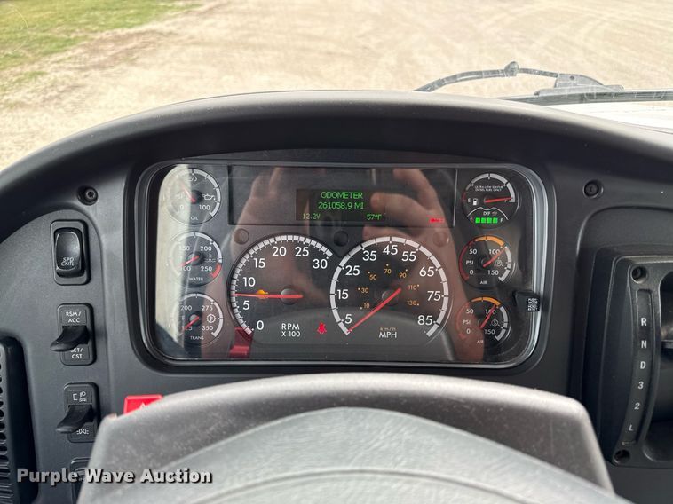 image for item ED4133 2020 Freightliner Business Class M2 box truck