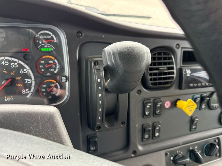 image for item ED4133 2020 Freightliner Business Class M2 box truck