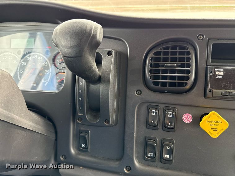 image for item ED4133 2020 Freightliner Business Class M2 box truck