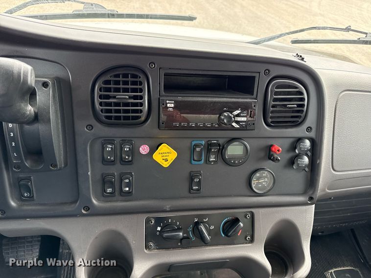 image for item ED4133 2020 Freightliner Business Class M2 box truck