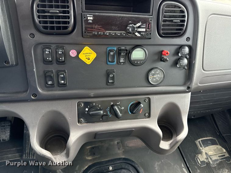 image for item ED4133 2020 Freightliner Business Class M2 box truck