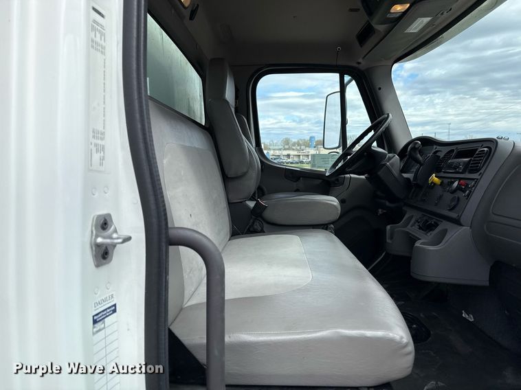 image for item ED4133 2020 Freightliner Business Class M2 box truck