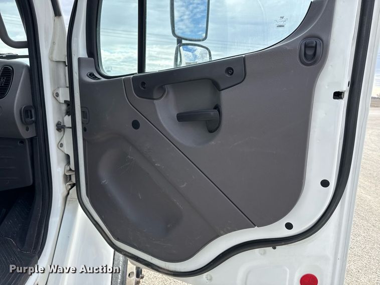 image for item ED4133 2020 Freightliner Business Class M2 box truck