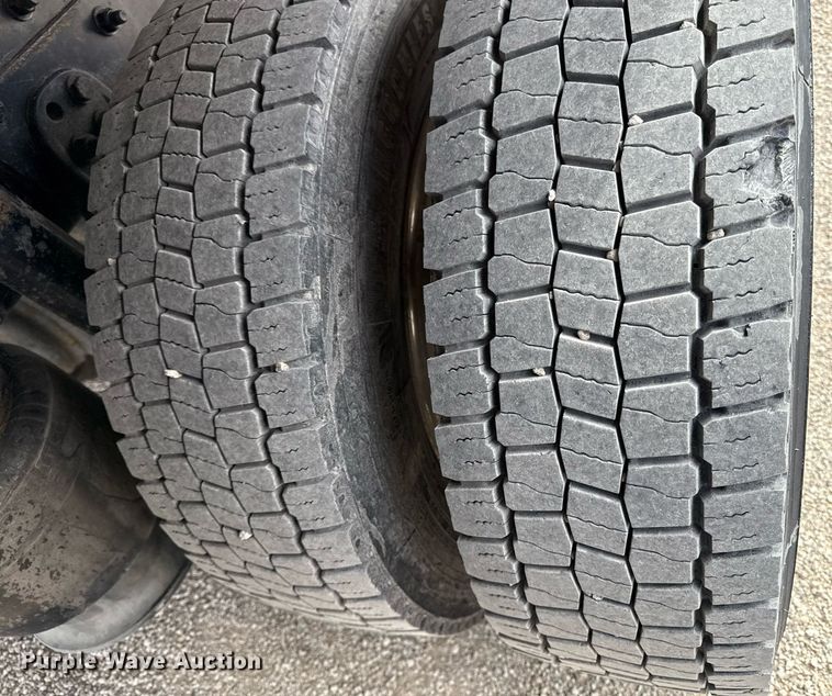 image for item ED4133 2020 Freightliner Business Class M2 box truck