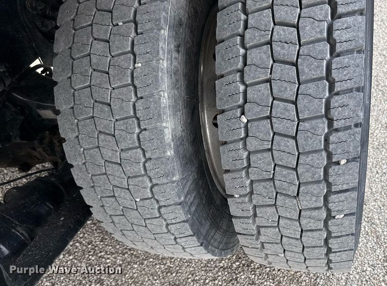 image for item ED4133 2020 Freightliner Business Class M2 box truck