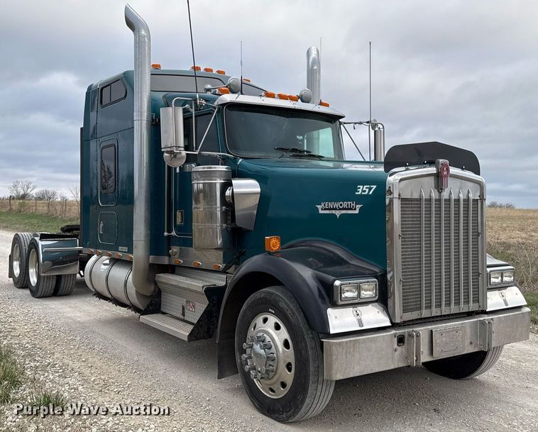 image for item ED4173 1999 Kenworth W900 semi truck