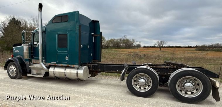 image for item ED4173 1999 Kenworth W900 semi truck