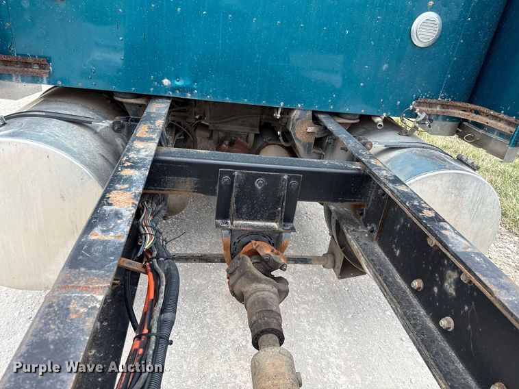 image for item ED4173 1999 Kenworth W900 semi truck