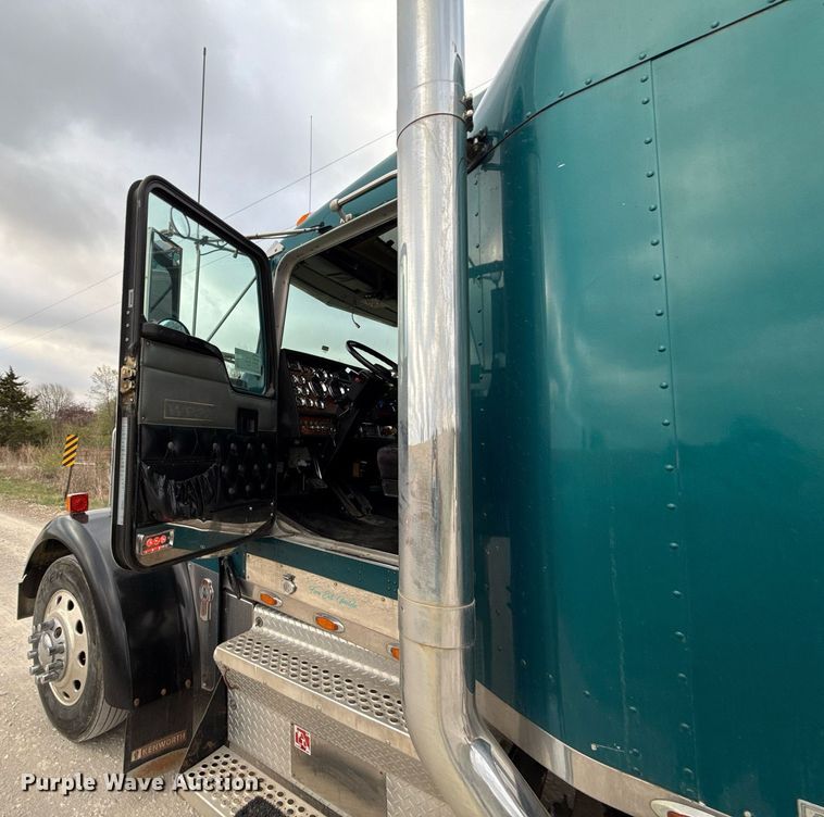 image for item ED4173 1999 Kenworth W900 semi truck
