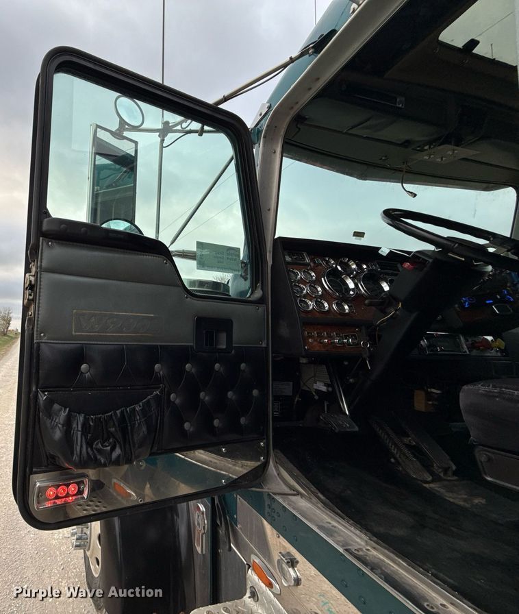 image for item ED4173 1999 Kenworth W900 semi truck