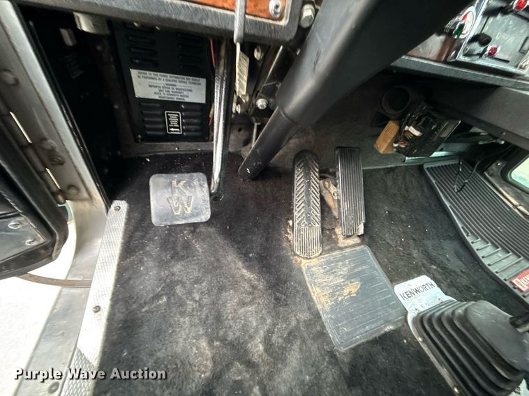 image for item ED4173 1999 Kenworth W900 semi truck
