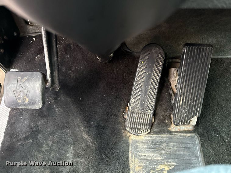 image for item ED4173 1999 Kenworth W900 semi truck