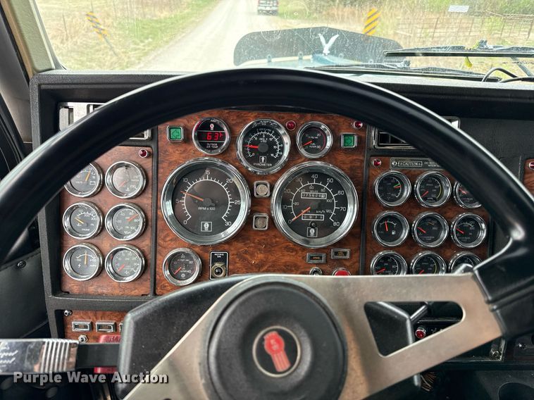 image for item ED4173 1999 Kenworth W900 semi truck