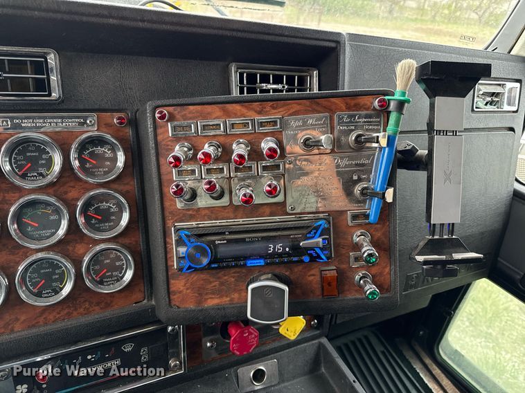 image for item ED4173 1999 Kenworth W900 semi truck