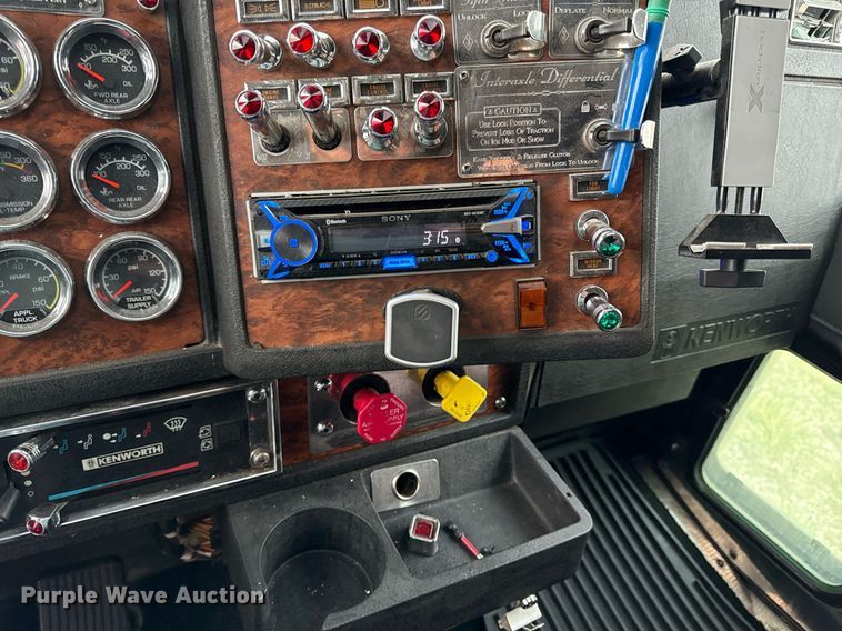 image for item ED4173 1999 Kenworth W900 semi truck