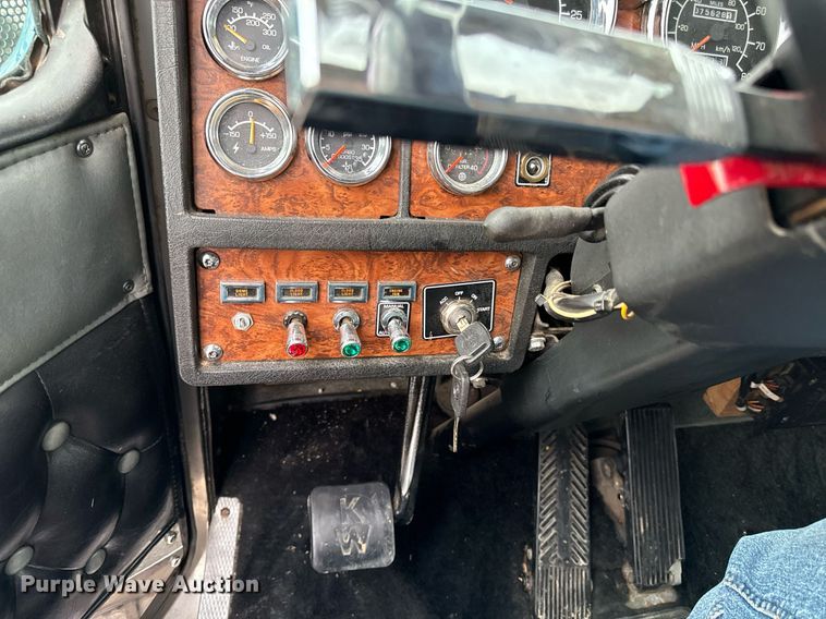 image for item ED4173 1999 Kenworth W900 semi truck