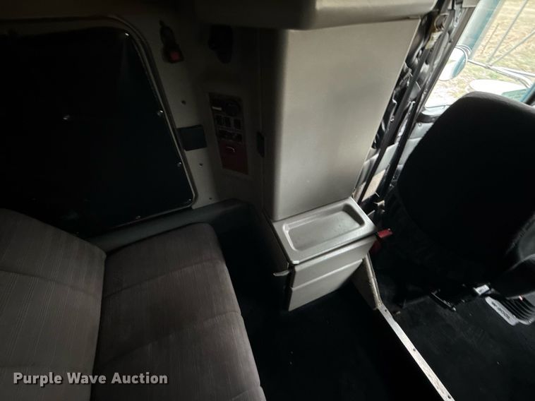 image for item ED4173 1999 Kenworth W900 semi truck