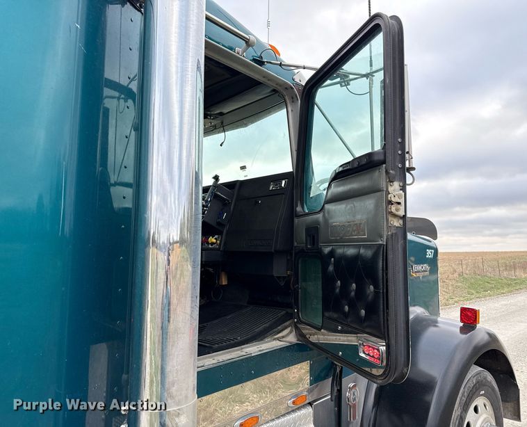 image for item ED4173 1999 Kenworth W900 semi truck
