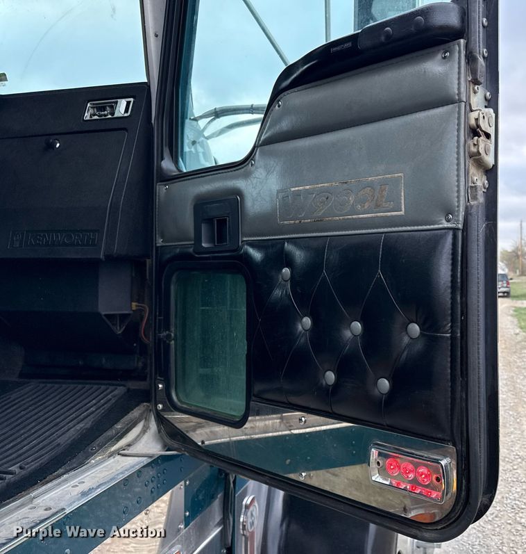 image for item ED4173 1999 Kenworth W900 semi truck