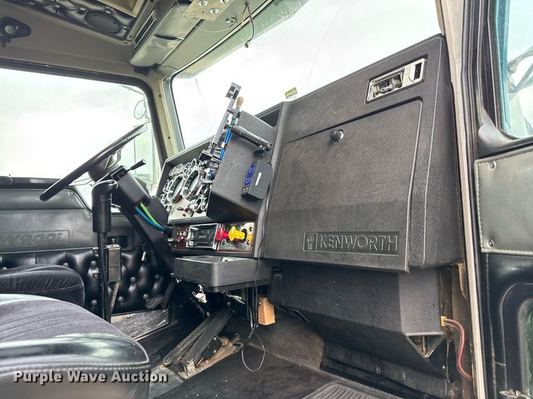 image for item ED4173 1999 Kenworth W900 semi truck