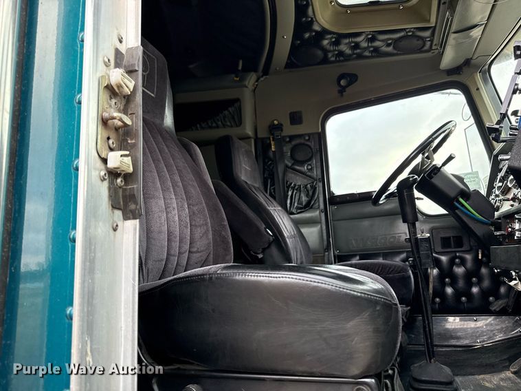 image for item ED4173 1999 Kenworth W900 semi truck