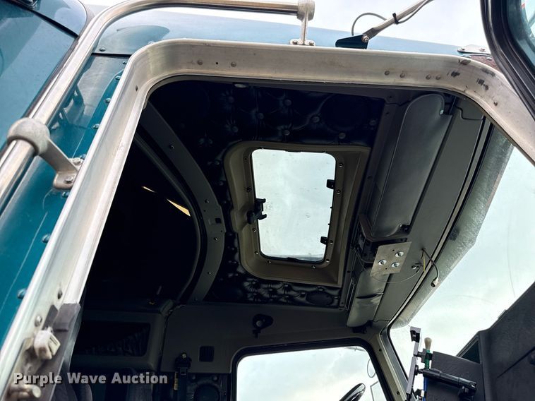 image for item ED4173 1999 Kenworth W900 semi truck