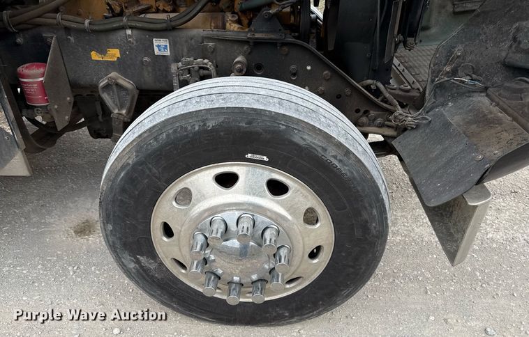 image for item ED4173 1999 Kenworth W900 semi truck