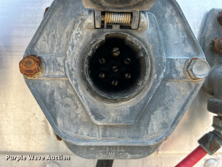 image for item EG0955 1998 Utility Trailer VS2DC dry van trailer