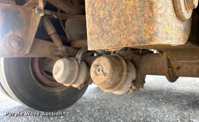 image for item EG0955 1998 Utility Trailer VS2DC dry van trailer