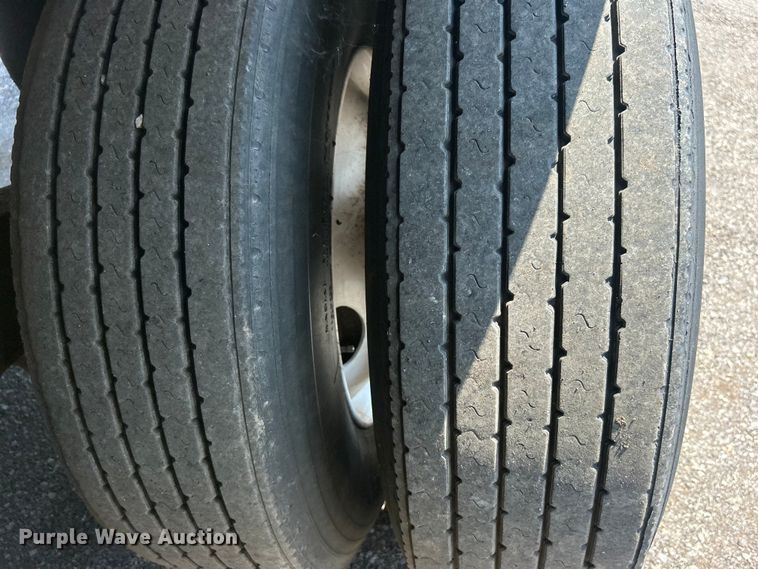 image for item EG0955 1998 Utility Trailer VS2DC dry van trailer