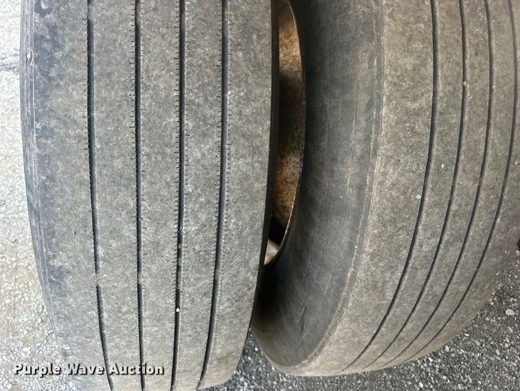 image for item EG0955 1998 Utility Trailer VS2DC dry van trailer