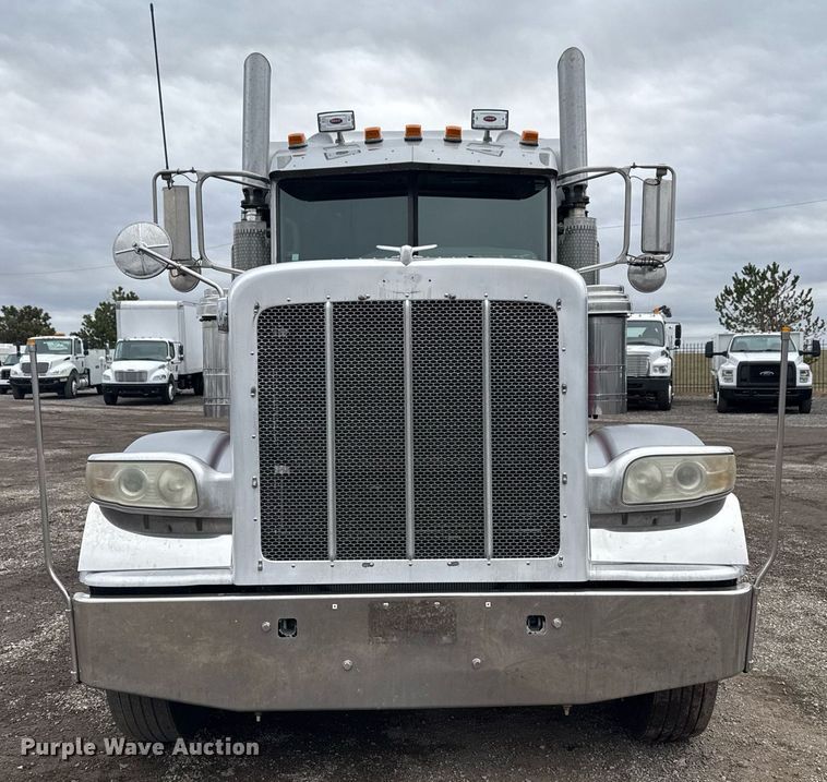 image for item EG2533 2008 Peterbilt 388 semi truck