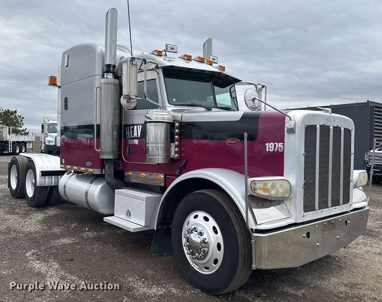 image for item EG2533 2008 Peterbilt 388 semi truck