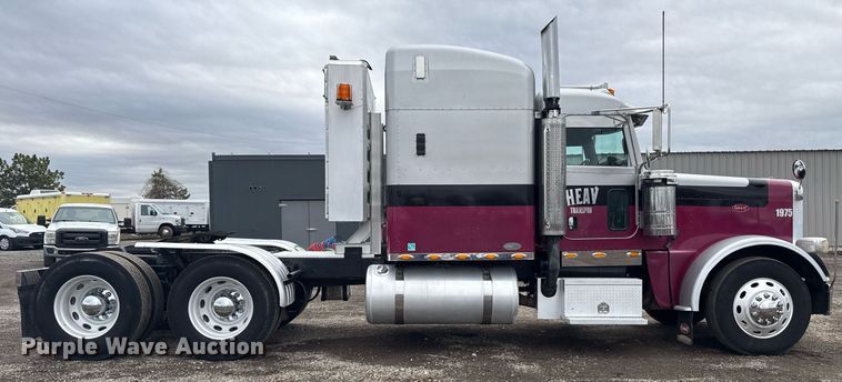 image for item EG2533 2008 Peterbilt 388 semi truck